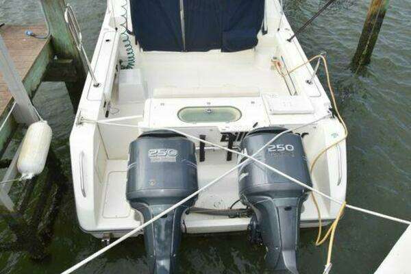 2005 Pursuit 3070 Offshore Express