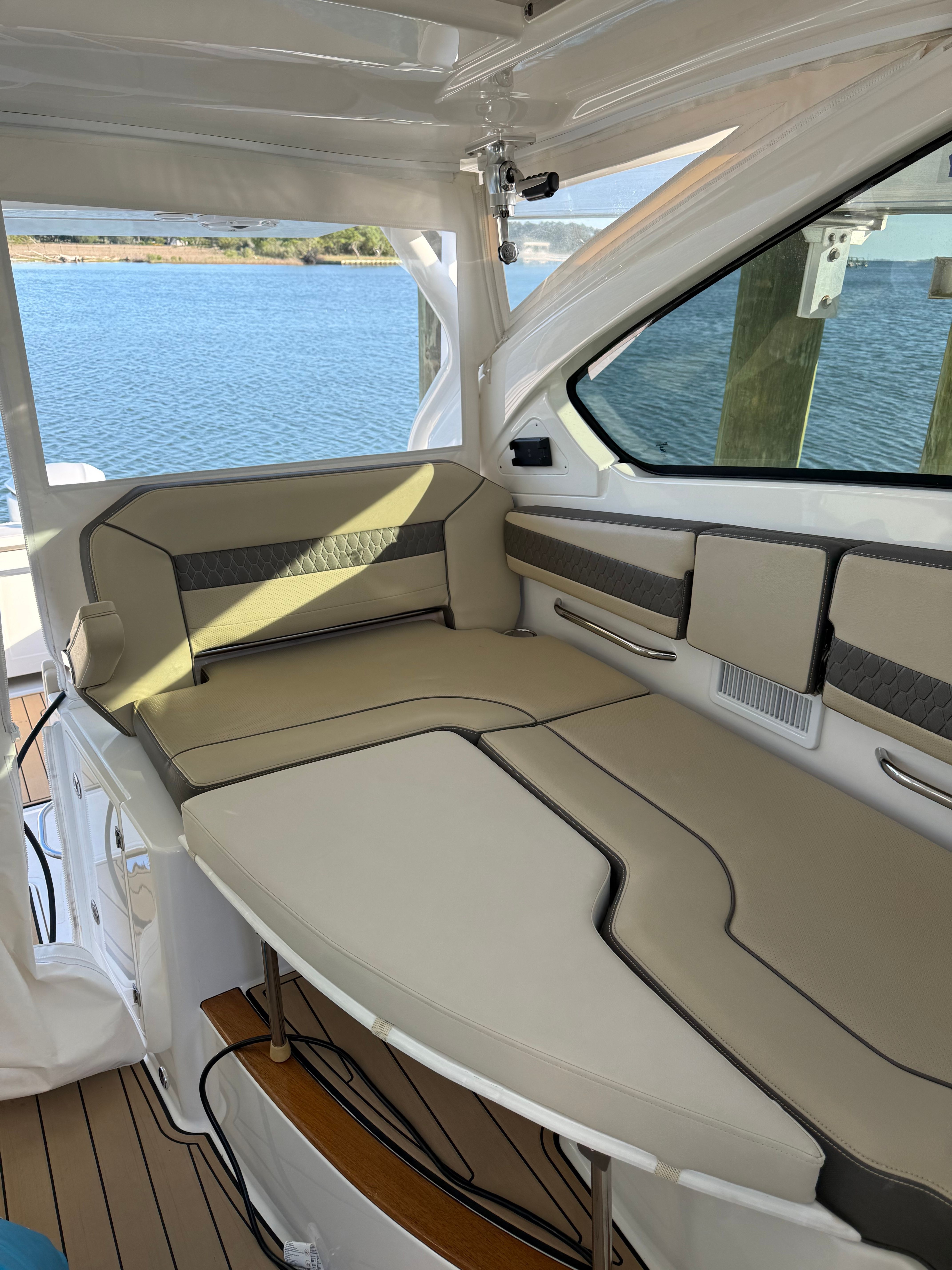 2020 Pursuit DC 365 Dual Console - 8