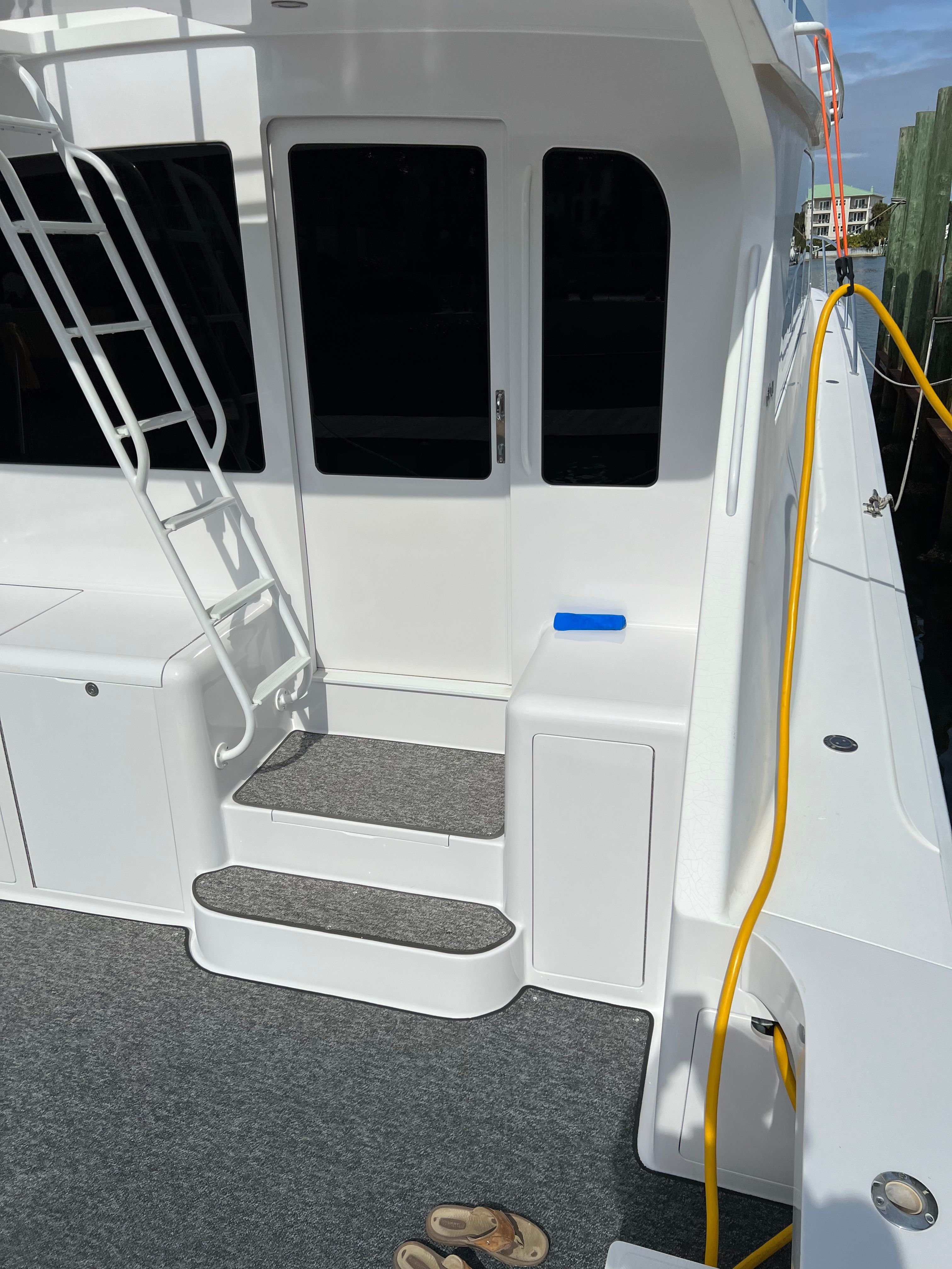 2002 Viking 61 Enclosed Bridge - 42