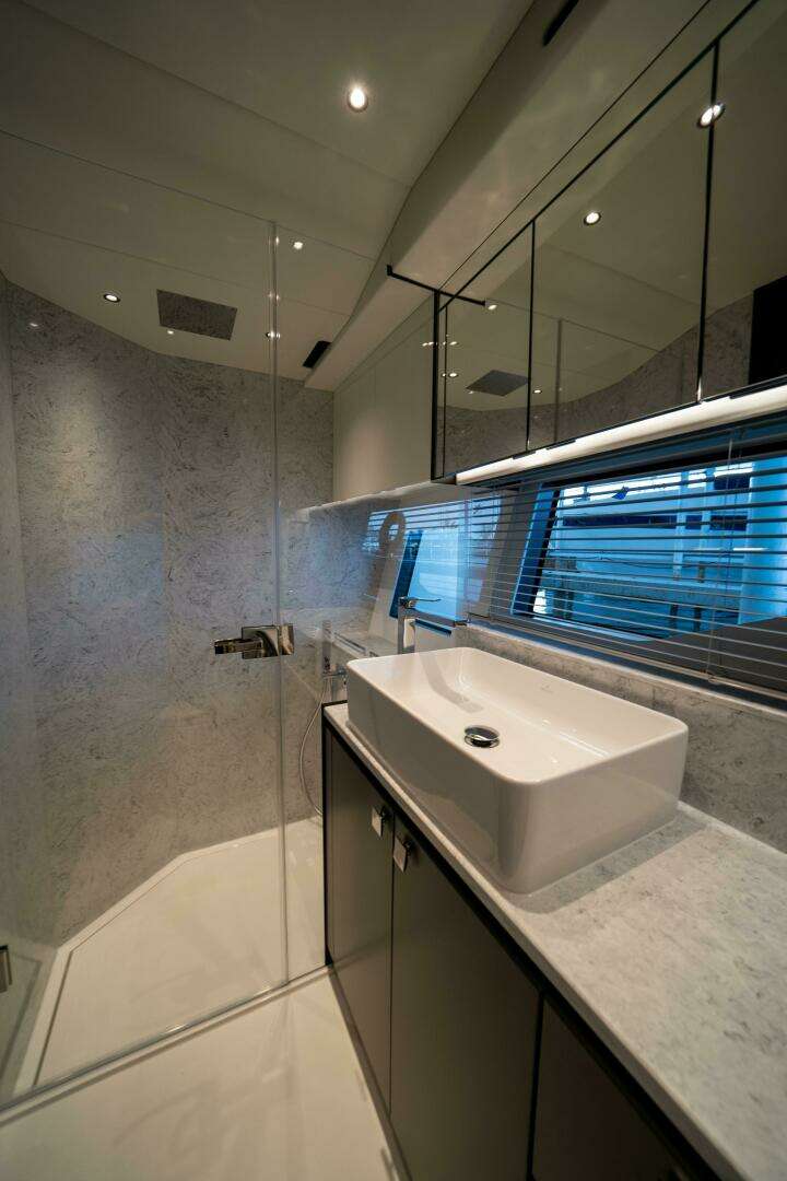 2026 Sunseeker 55 Predator - Image 12