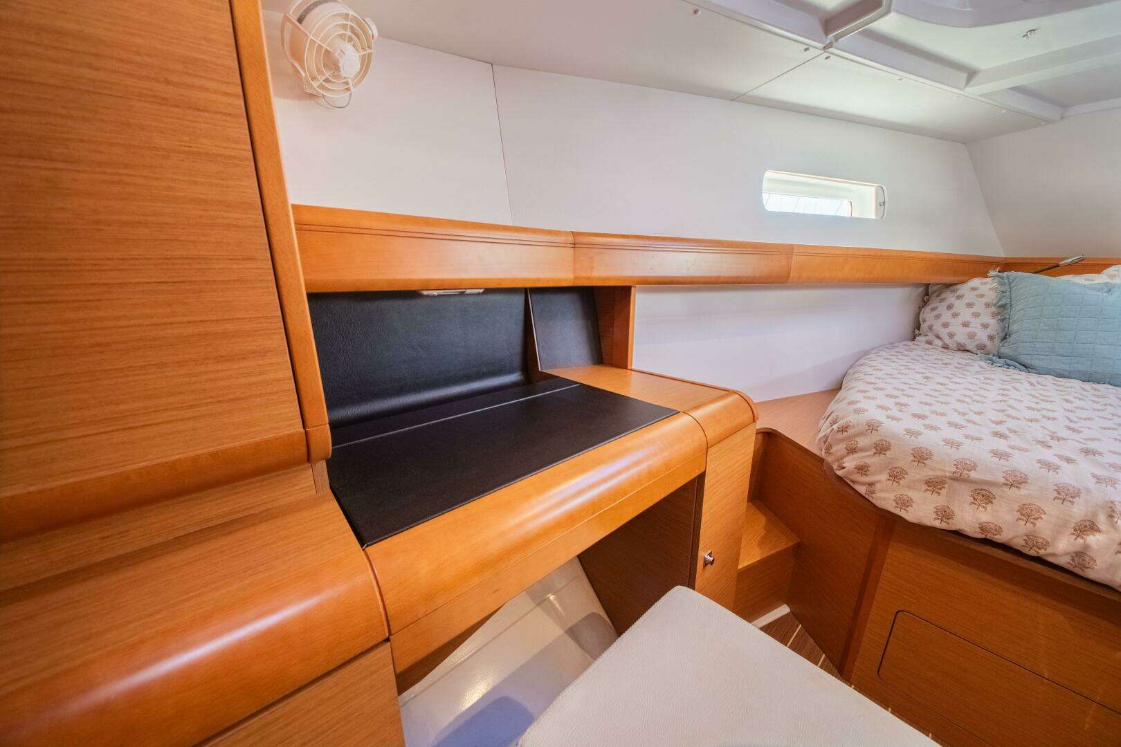2016 Jeanneau 439 - Image 19