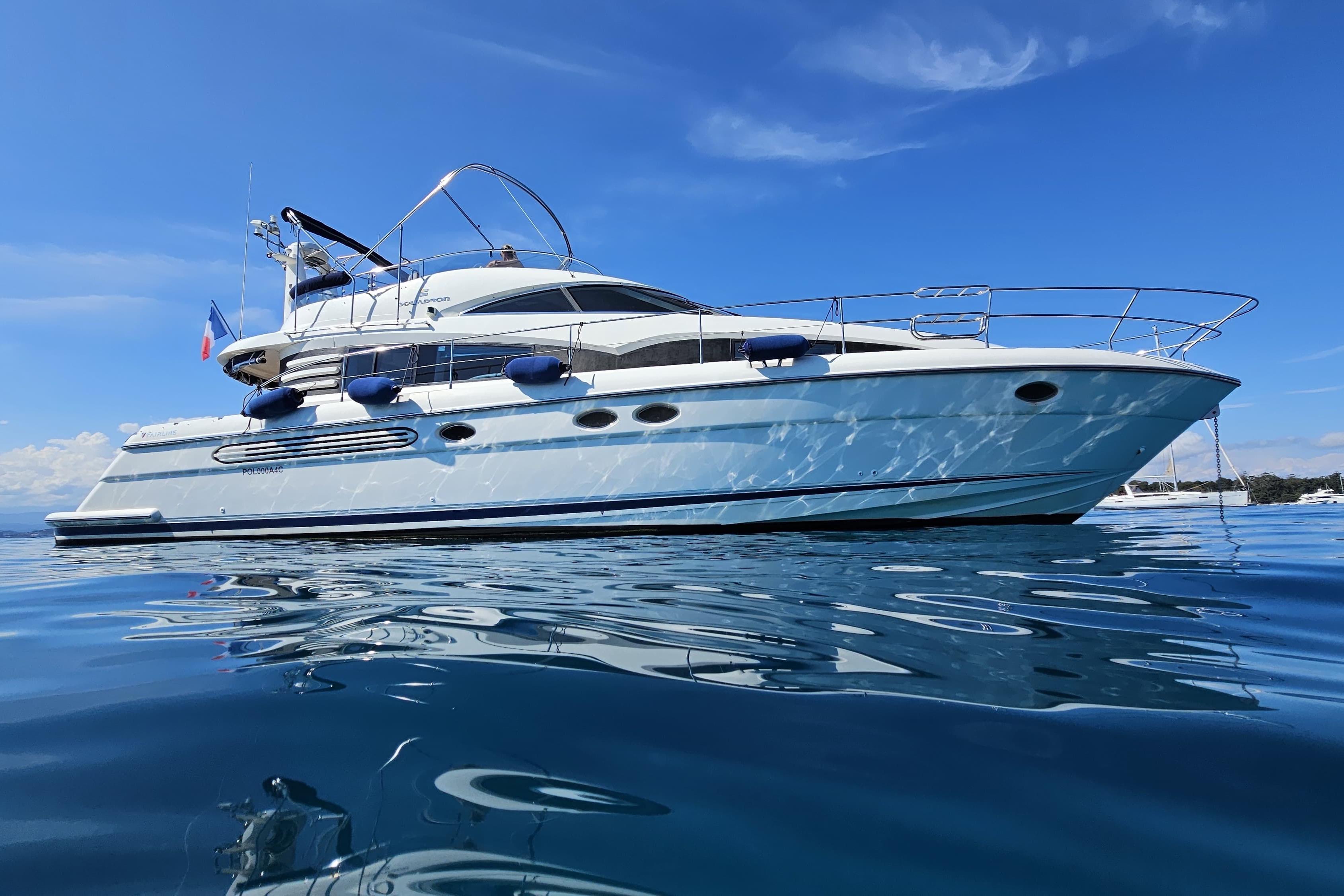 2001 Fairline Squadron 52 fly