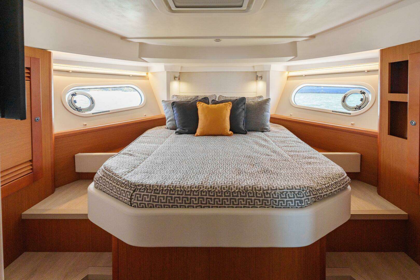 2025 Beneteau — - Image 17