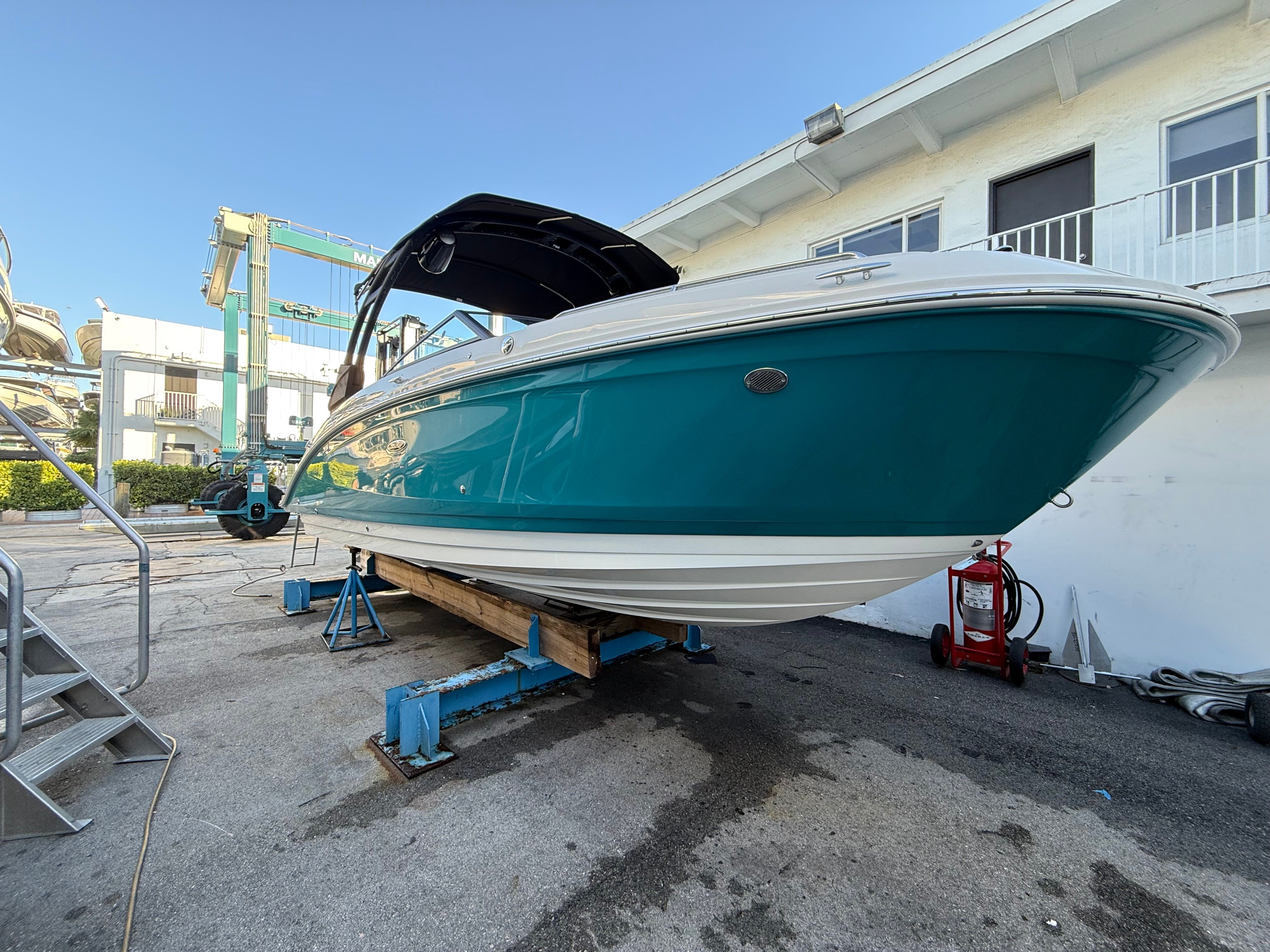 2024 Sea Ray SDX 270 Outboard