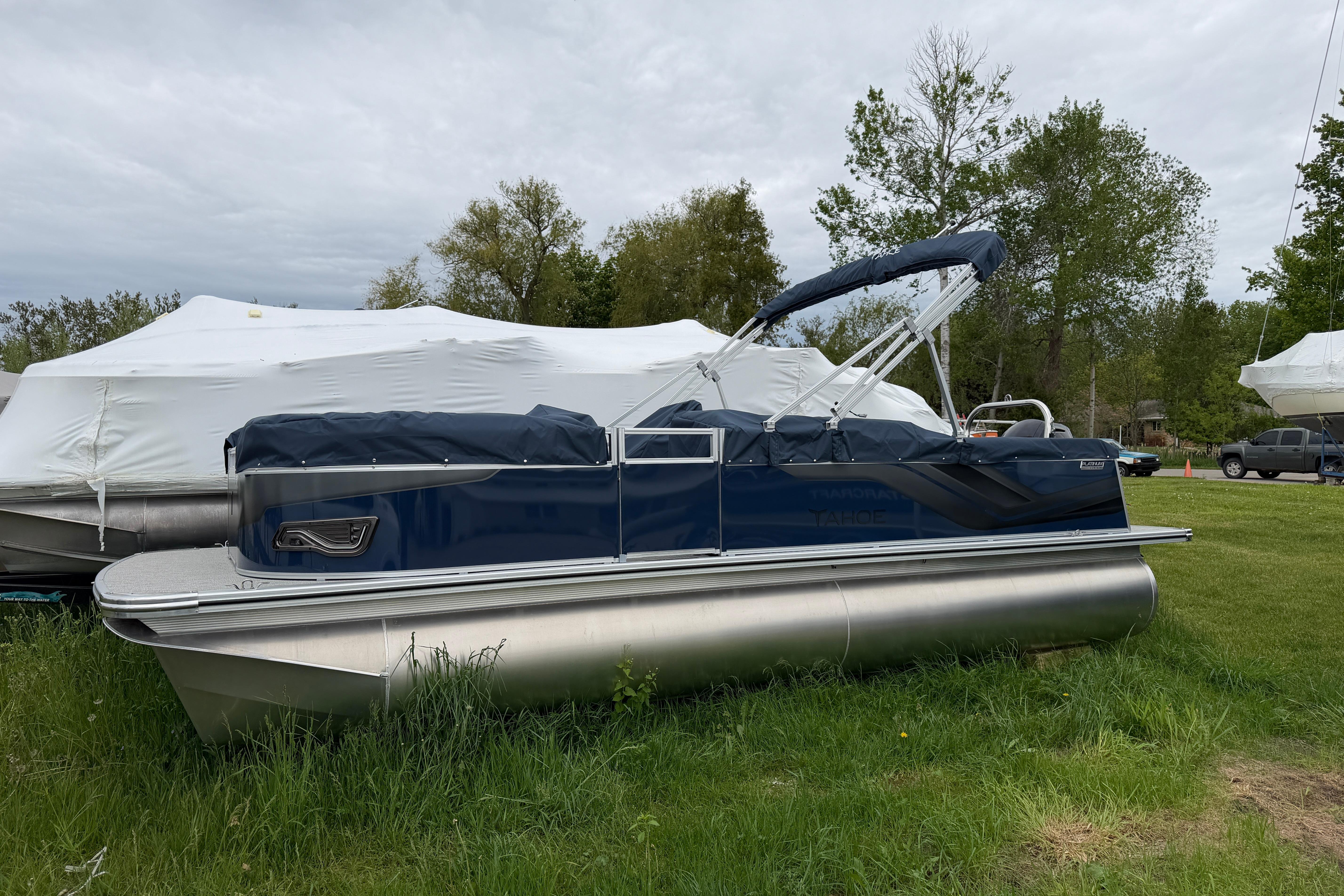 2026 Tahoe Pontoon Sport 85 Versatile Rear Bench