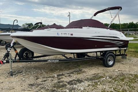 2021 Hurricane SunDeck 187 IO