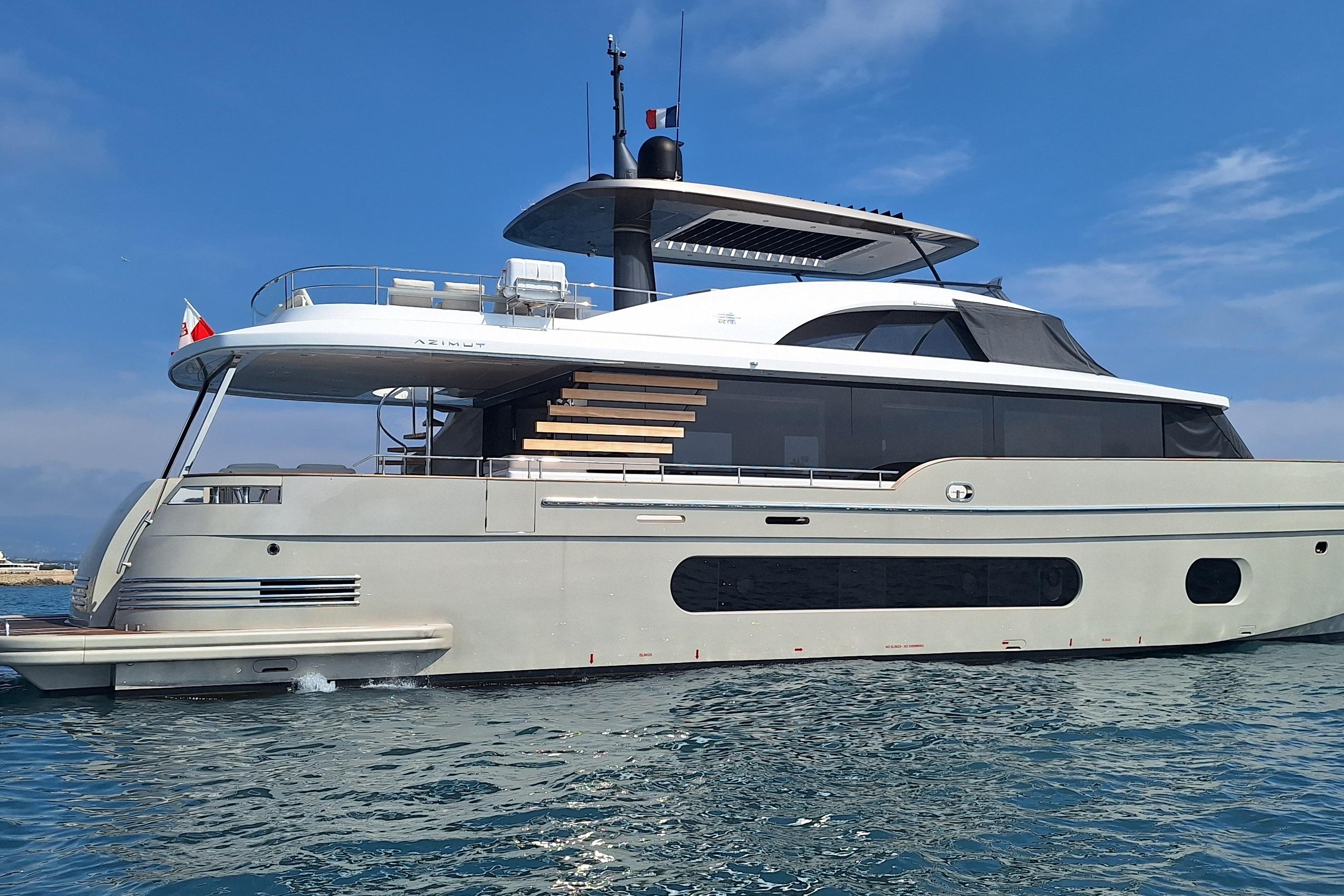 2022 Azimut Magellano 25M