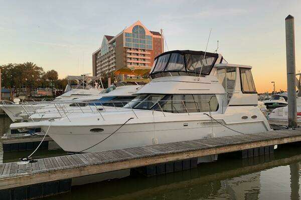 1999 Carver 356 Aft Cabin