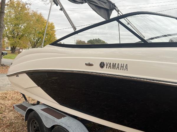 2010 Yamaha Boats 212SS - 2