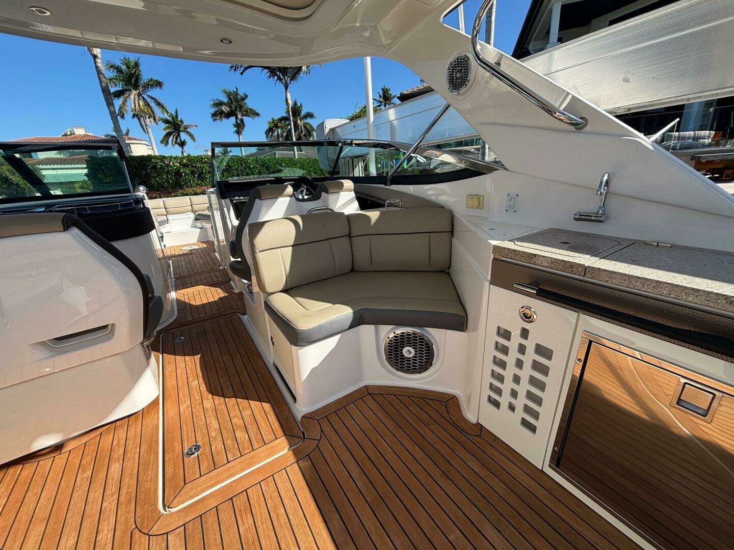 2016 Sea Ray 350 SLX - Image 10
