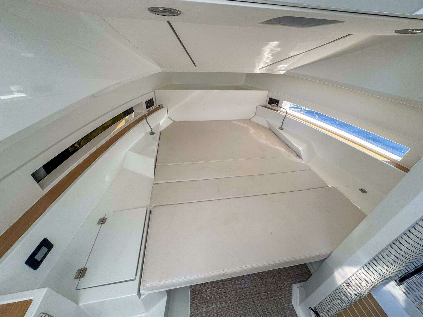 2026 De Antonio Yachts D32 - Image 28