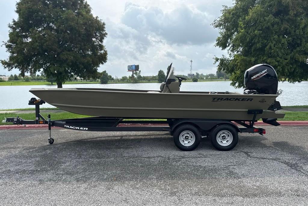 2026 Tracker Grizzly 2072 CC