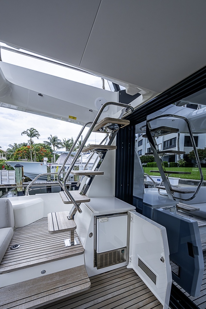 2021 Prestige 520 - Image 18