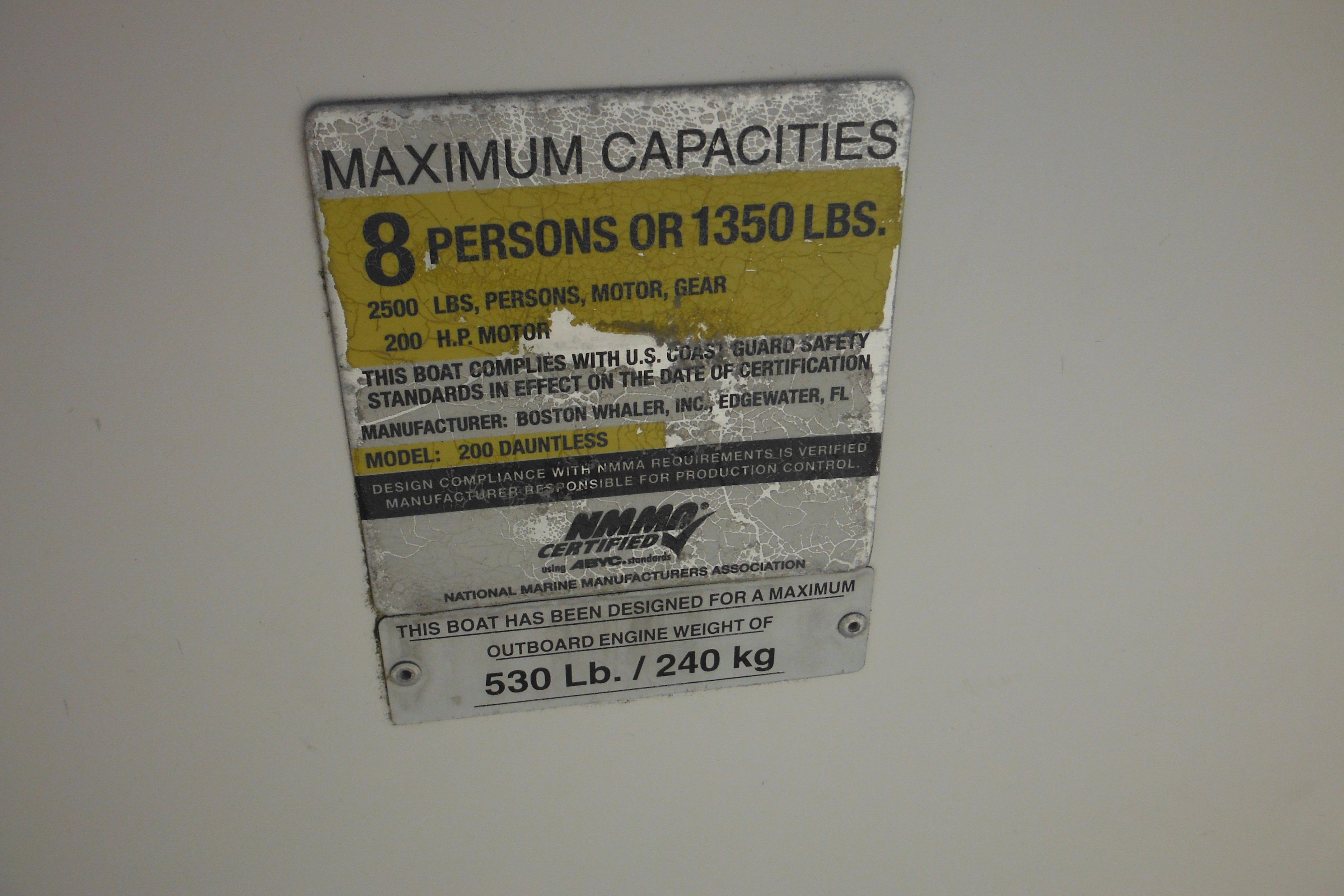 2009 Boston Whaler 200 Dauntless capacity plate, 8 persons or 1350 lbs maximum.