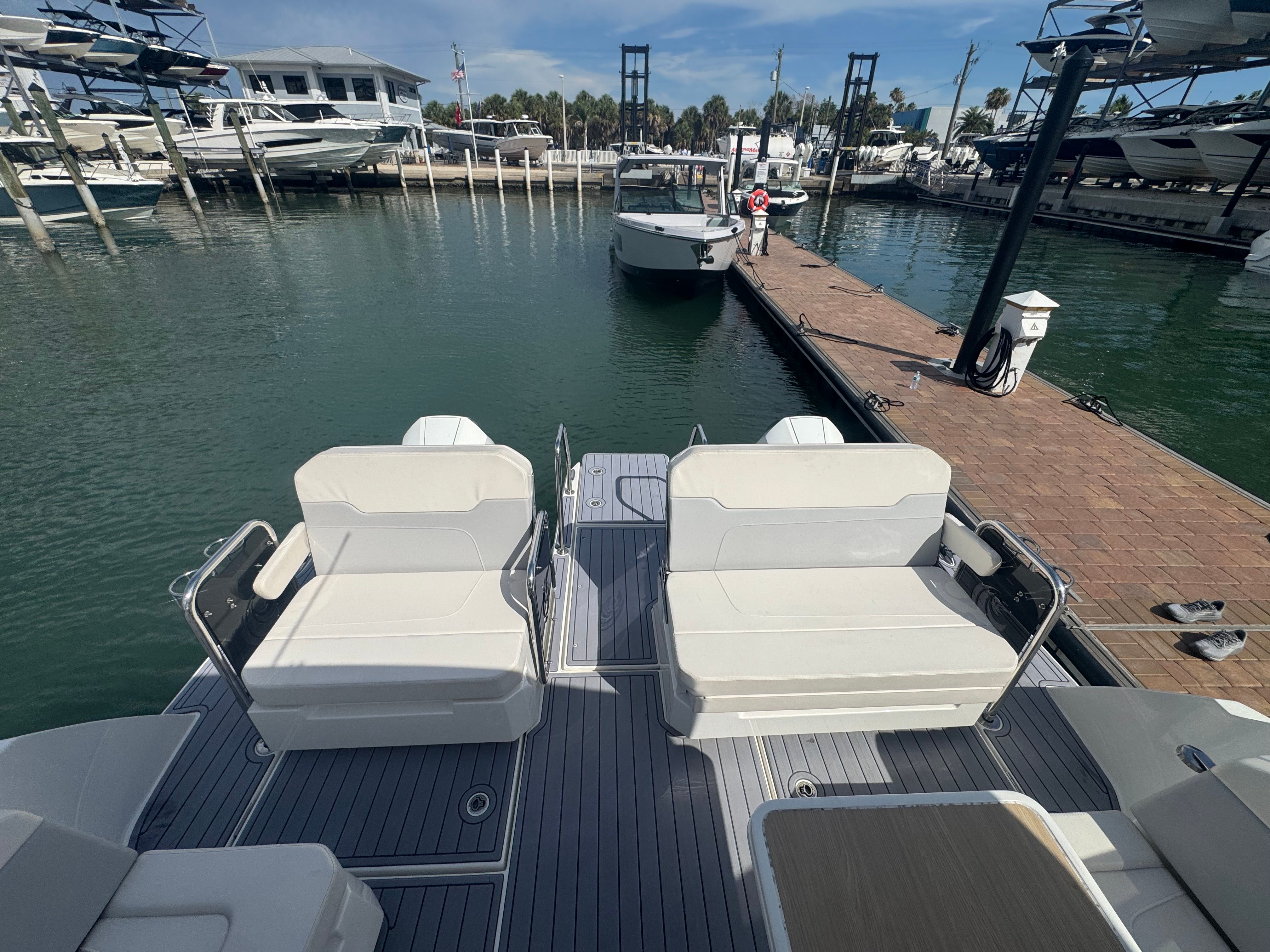 2024 Aquila 32 Sport - 12