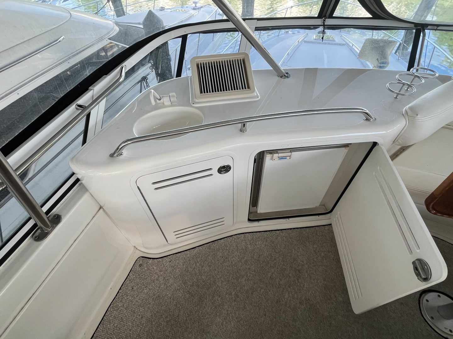2003 Sea Ray 480 Sedan Bridge - Image 12