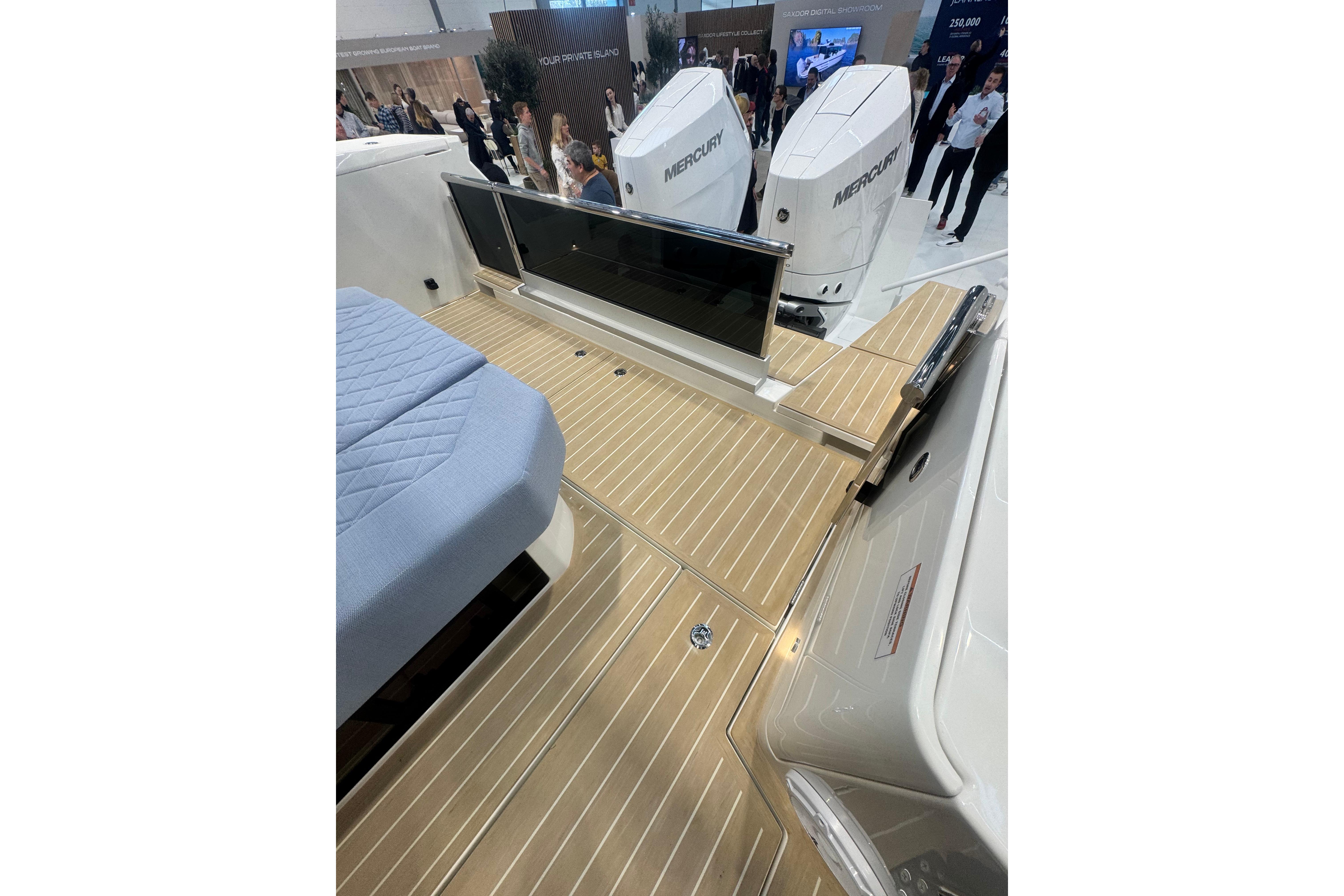 2026 Saxdor 400 GTC boat deck with Mercury engines, featuring sleek design and modern amenities.