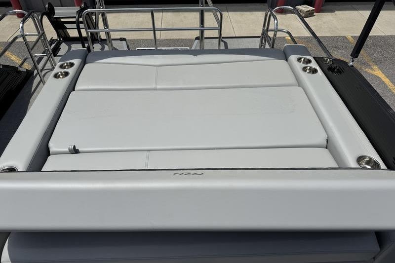 2026 Manitou Encore 25 SL SHP boat with spacious sun deck and cup holders.