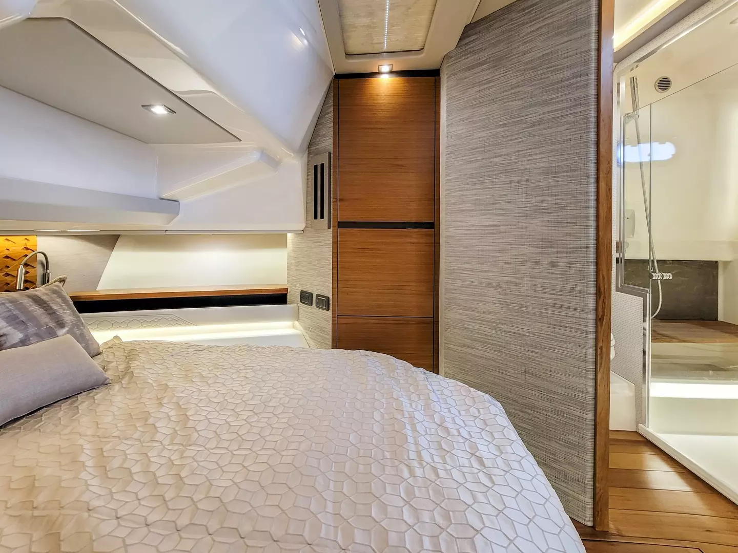 2022 Tiara Yachts — - Image 23
