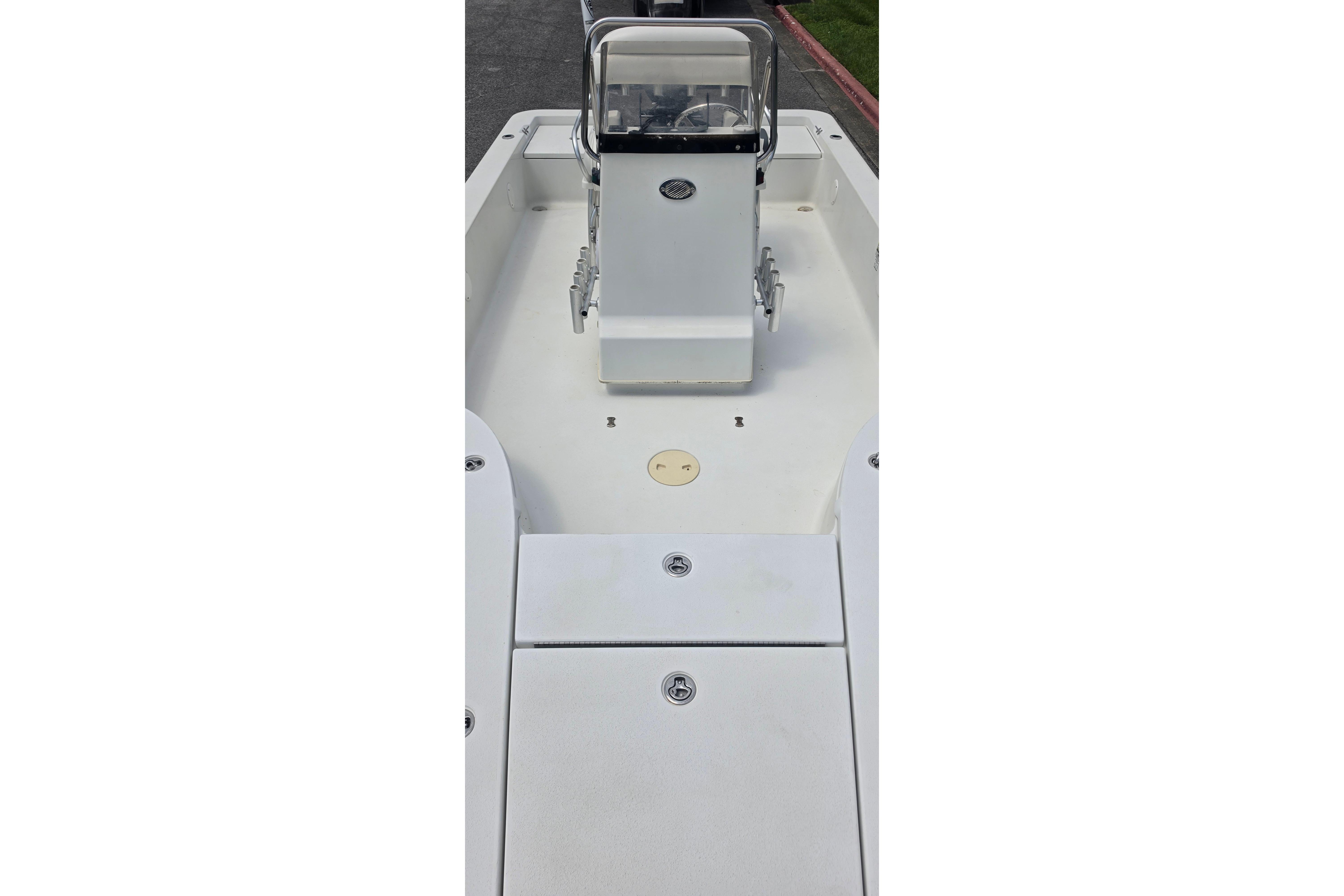 2009 Ranger 2200 Bay Ranger boat interior with console and seating area.