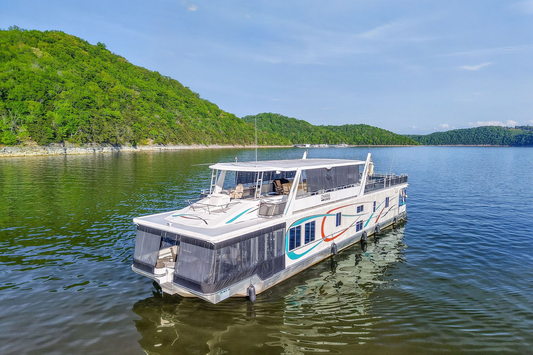 2010 Thoroughbred Houseboat