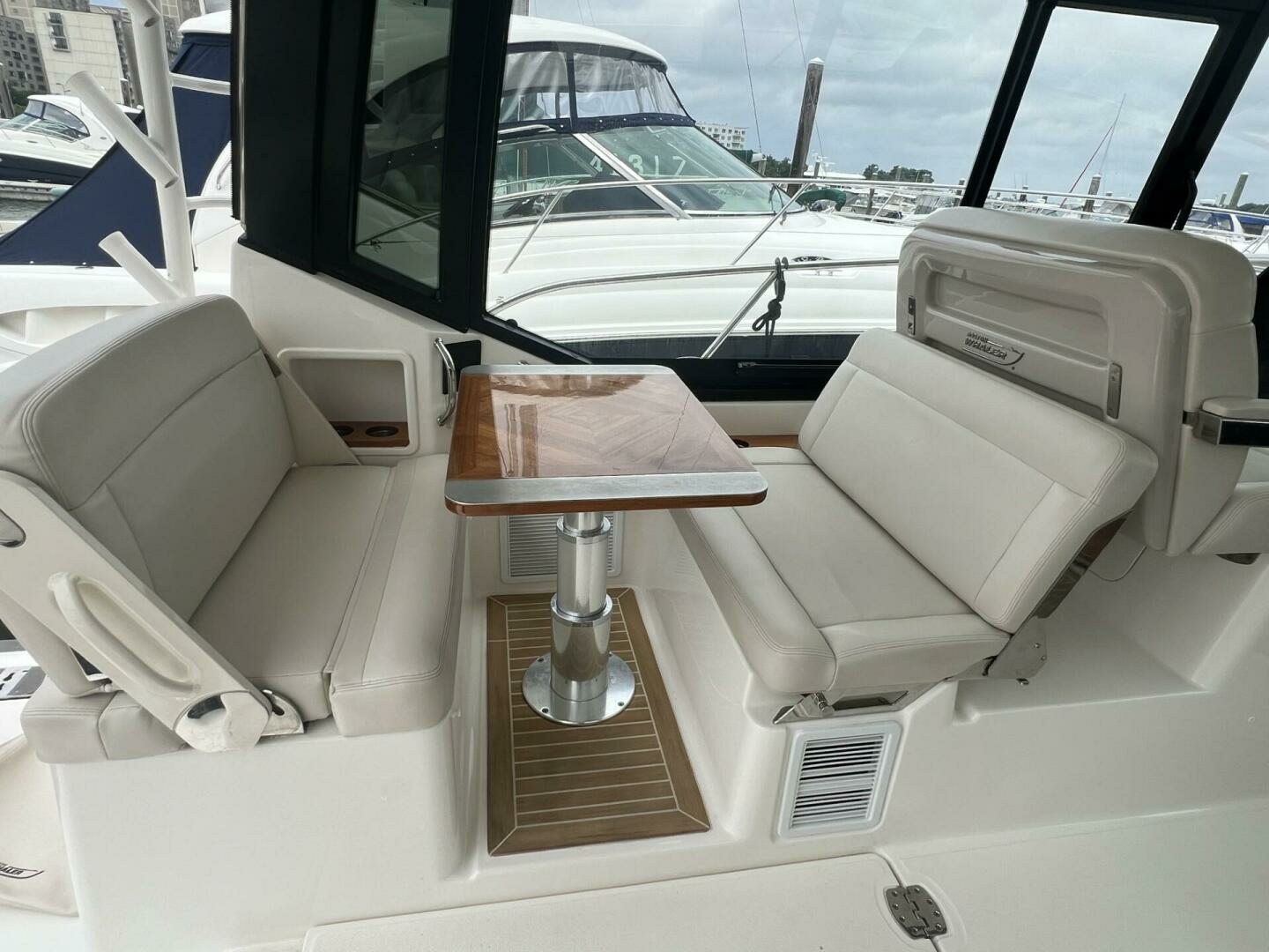 2021 Boston Whaler 405 Conquest - Image 25
