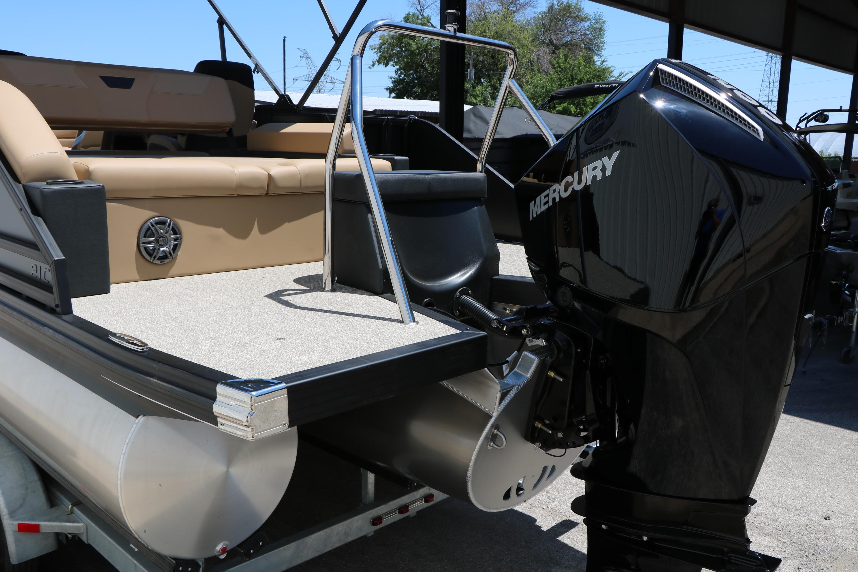 2026 Evotti 521CS boat with Mercury outboard motor, featuring spacious seating and sleek design.