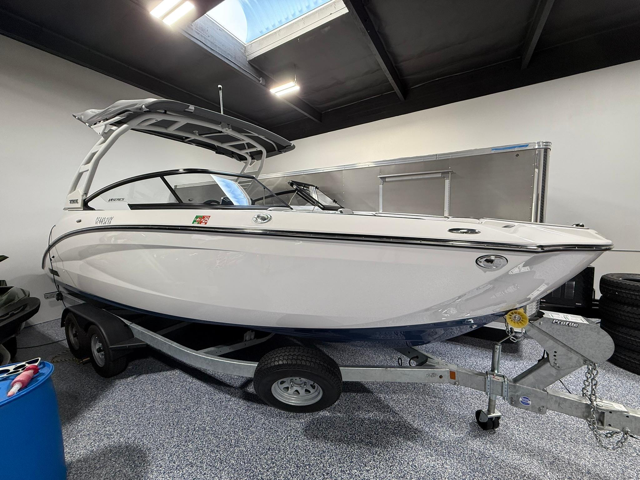 2023 Yamaha Boats 252SE