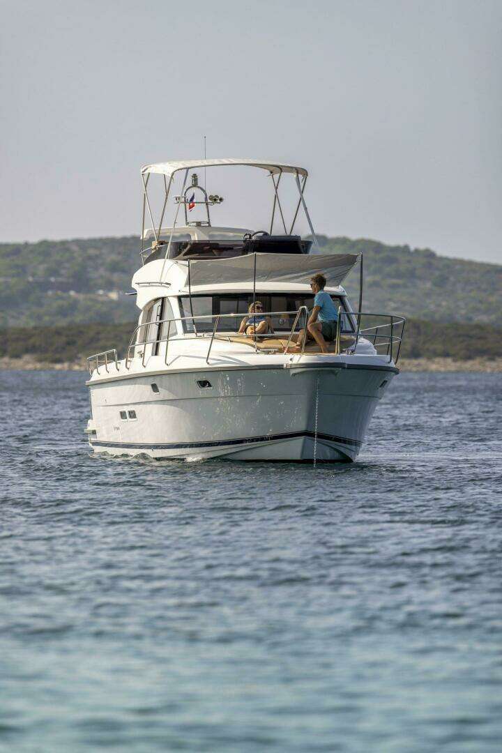 2025 Nimbus 405 Flybridge - Image 12