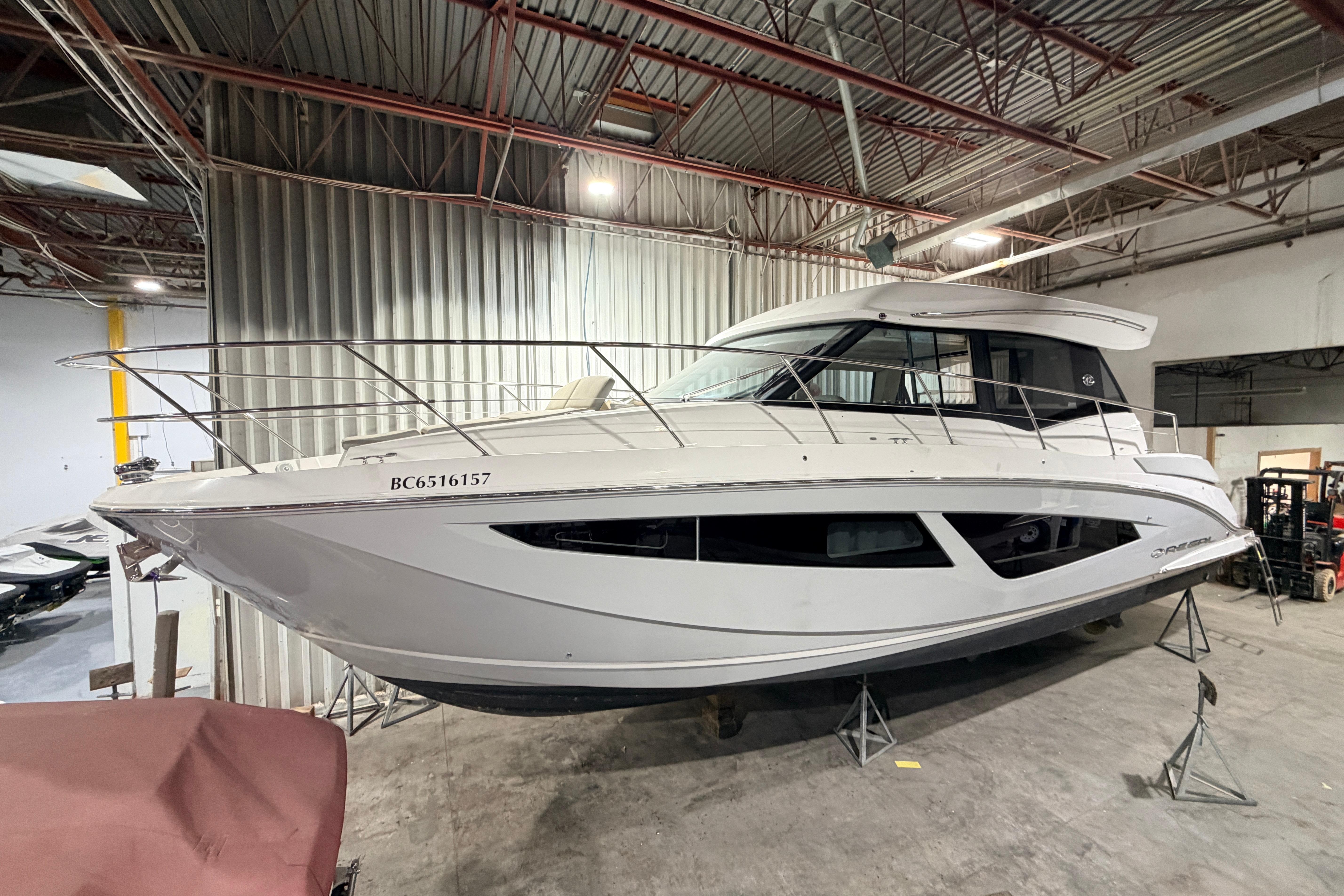 2019 Regal 42 Grande Coupe