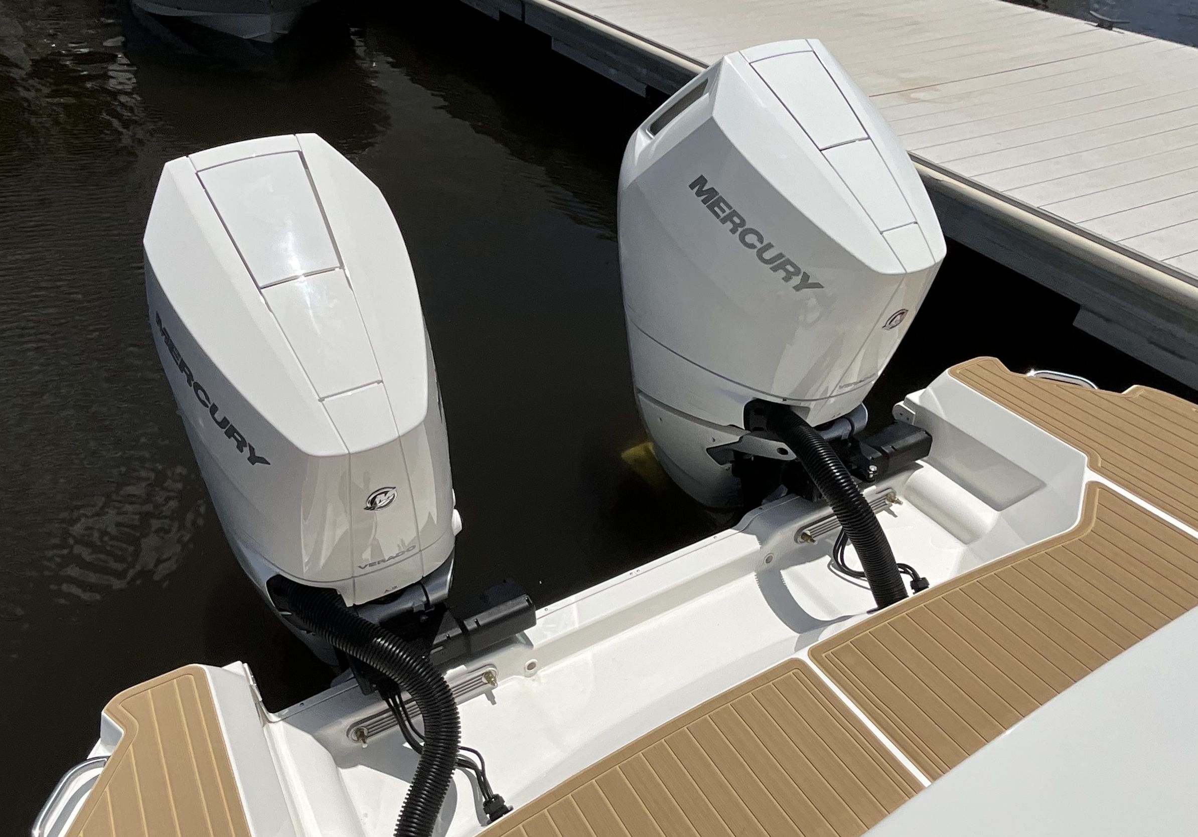 2026 Sea Ray Sundancer 320 Outboard - 24