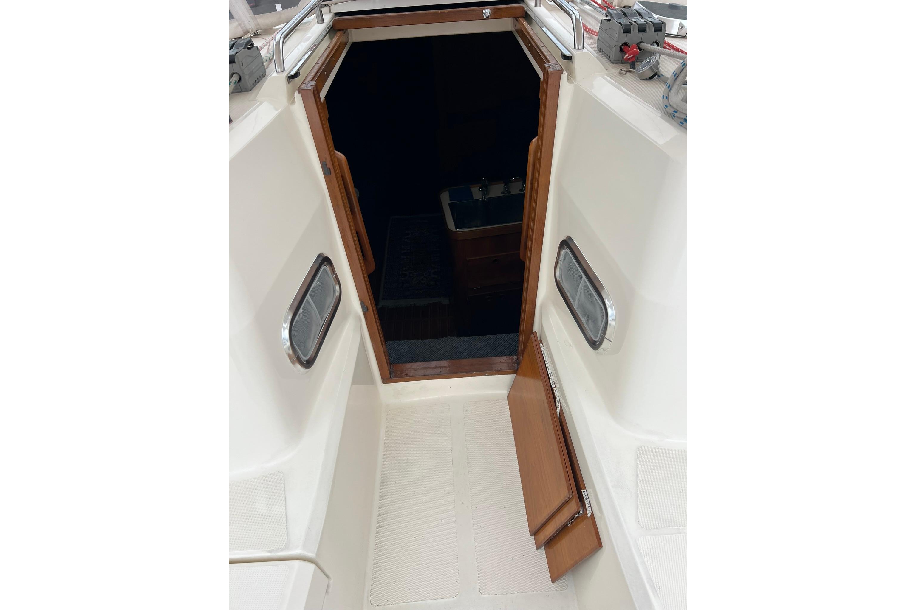1998 Sabre 362 sailboat cockpit entrance with wooden doors and side windows.