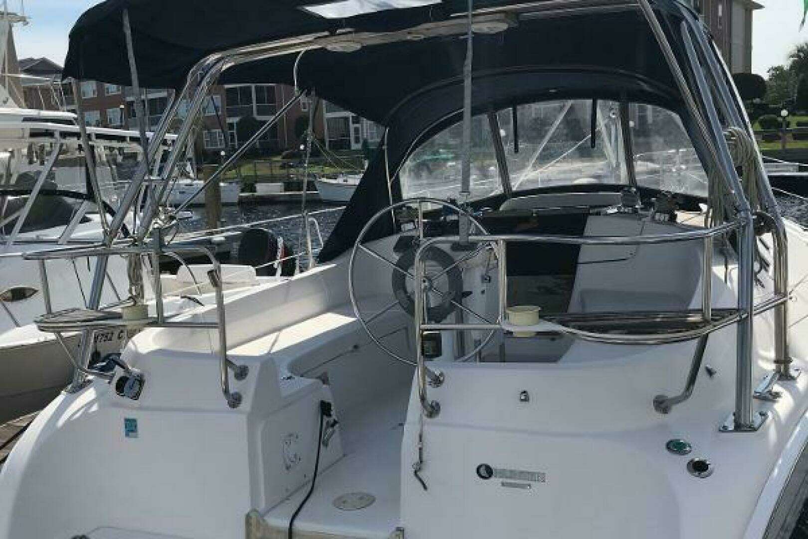 2002 Hunter 356 - Image 10