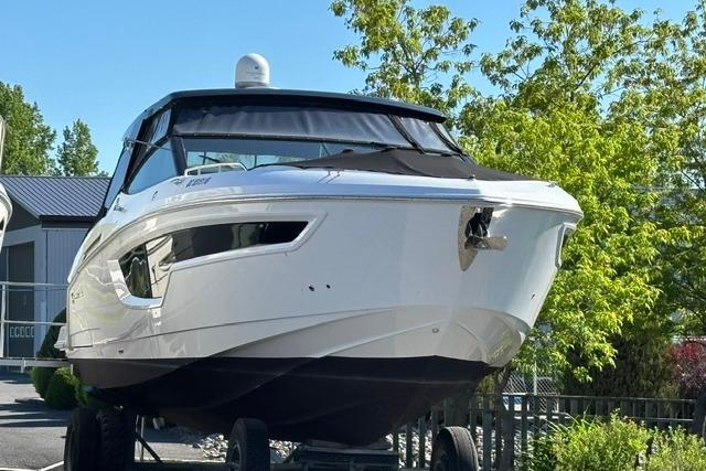 2023 Cruisers Yachts 38 GLS I/O