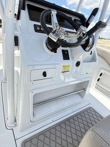 2024 Crownline 210 CC Finseeker - 4