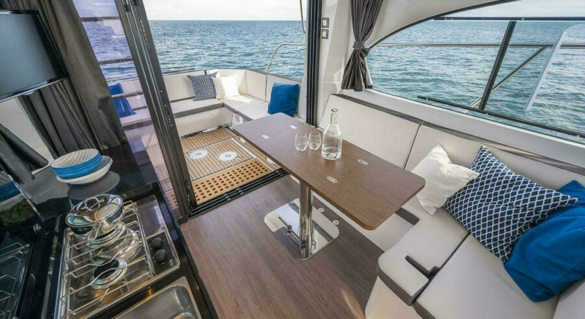 2026 Beneteau Antares 11 - Image 11