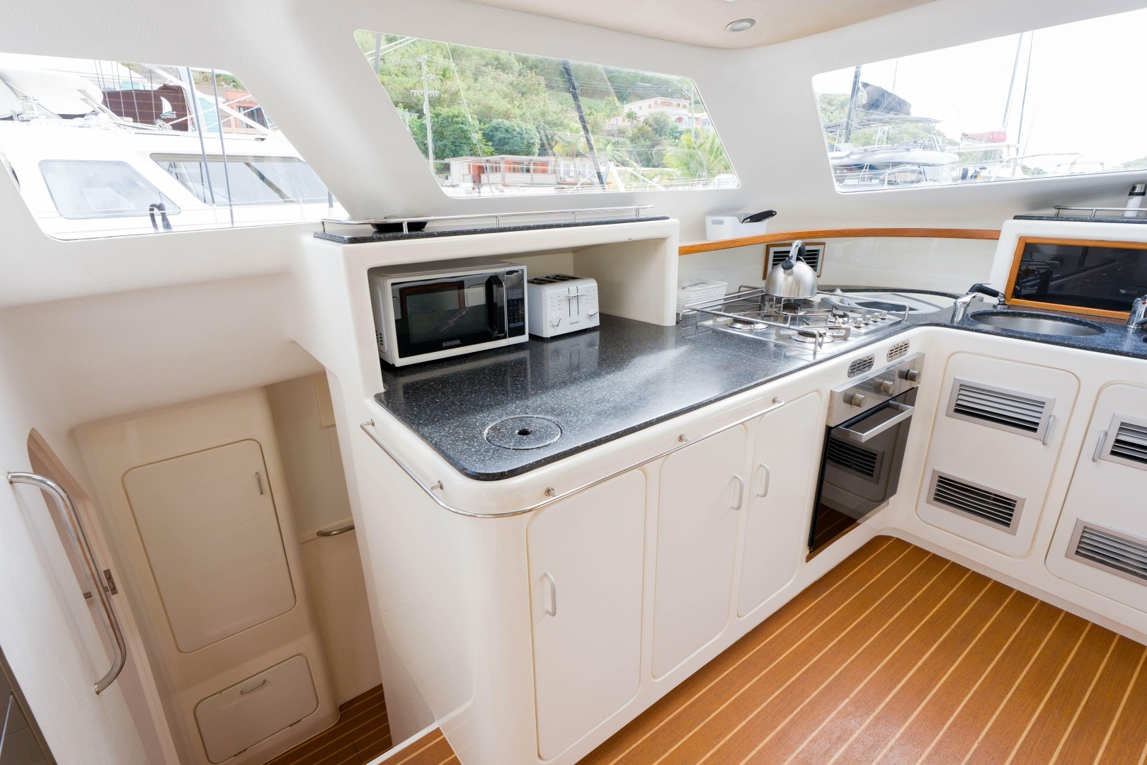 2011 Voyage Yachts 520 - Image 32