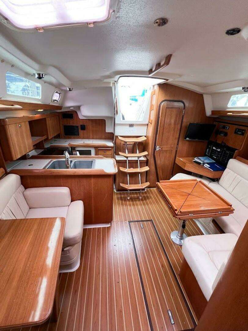 2007 Catalina 350 MK II - Image 6