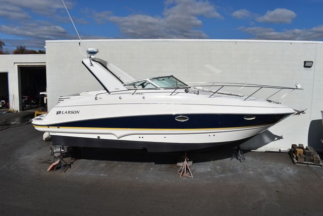 2005 Larson Cabrio 310 - 2