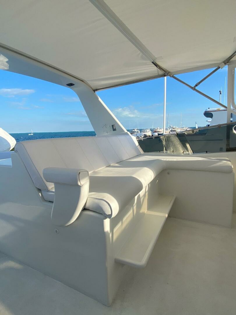 1994 Hatteras 70 Cockpit Motor Yacht - Image 15