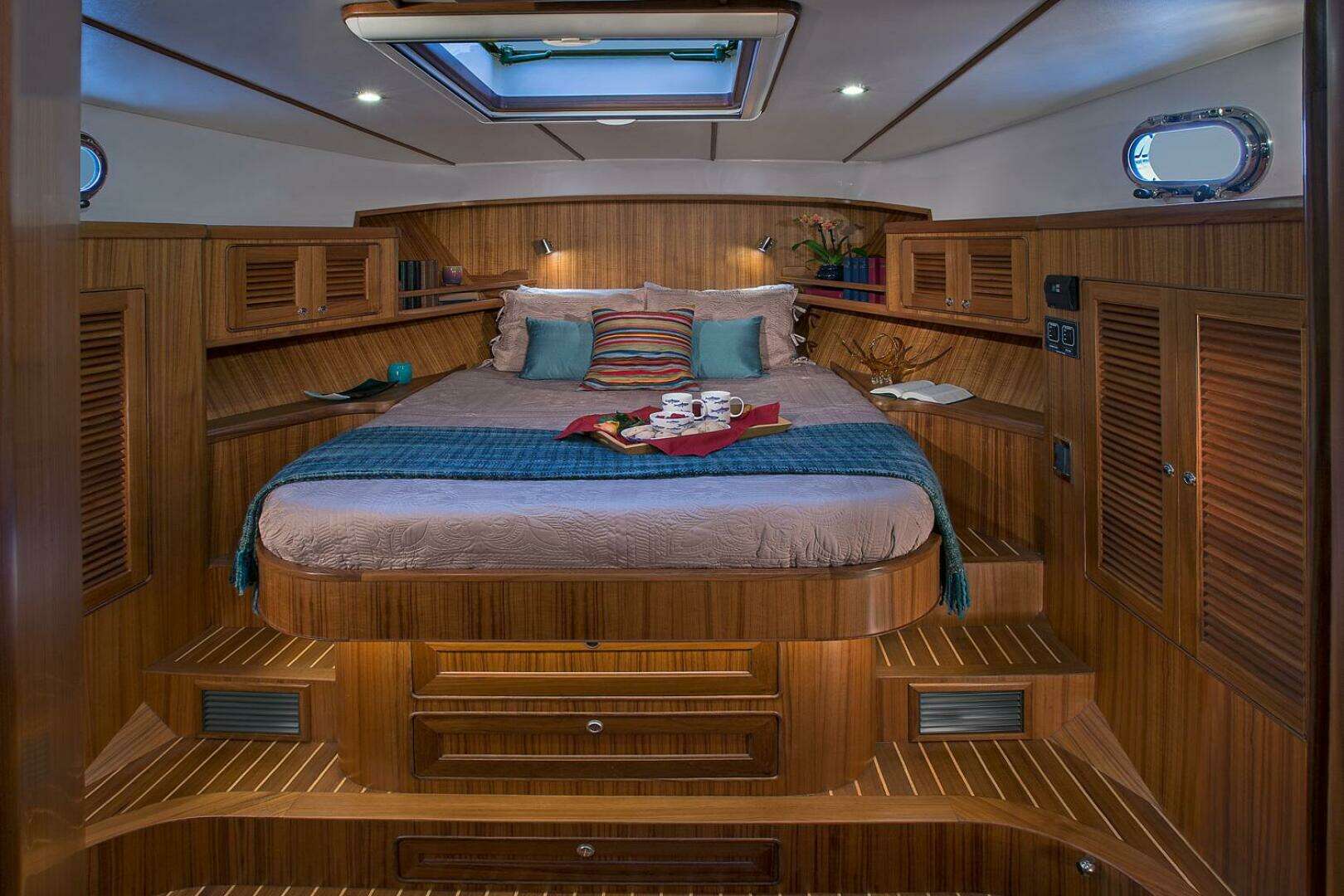 2026 Helmsman Trawlers 38E Pilothouse - Image 35