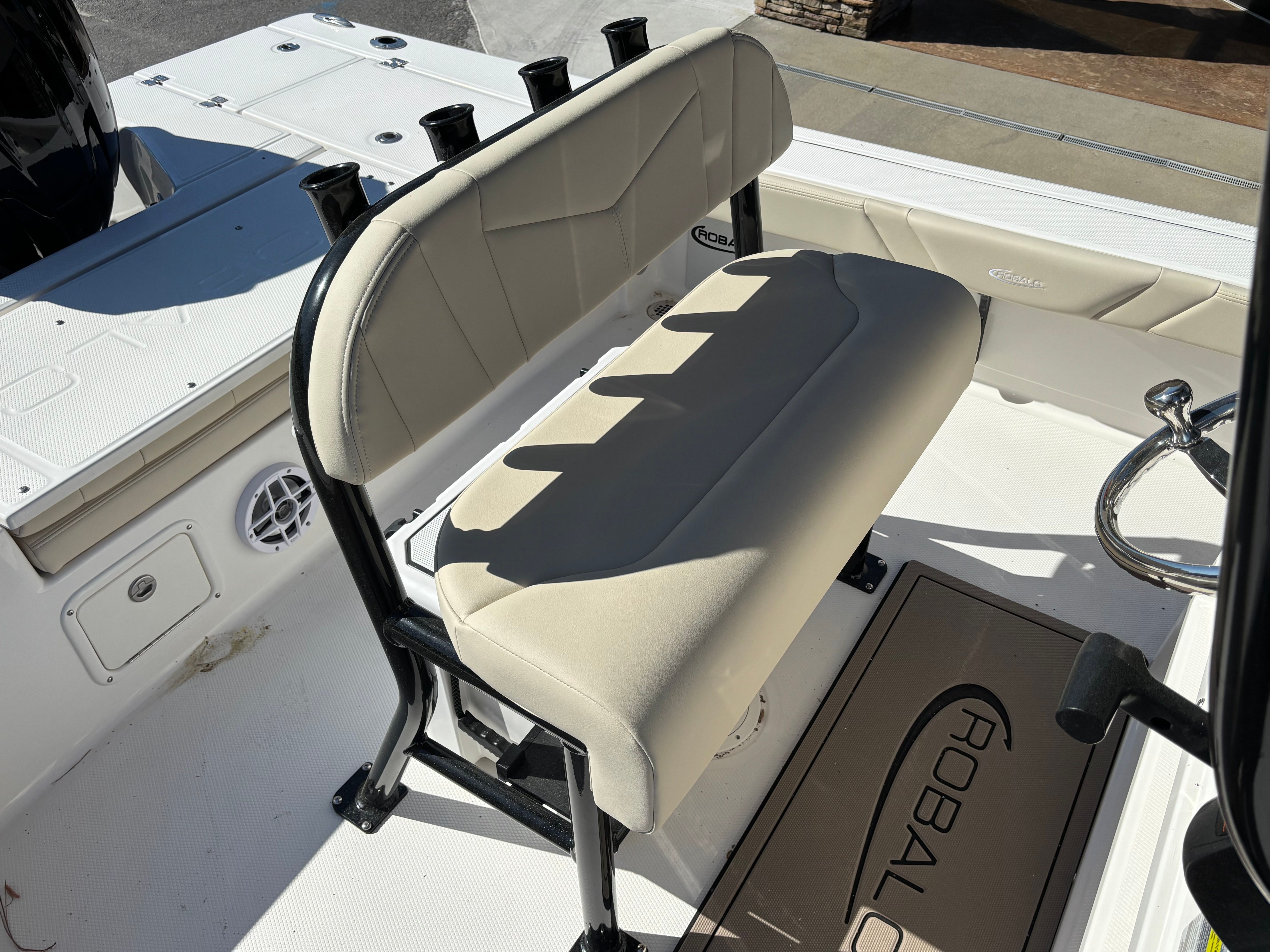 2026 ROBALO 226 CAYMAN - Image 9