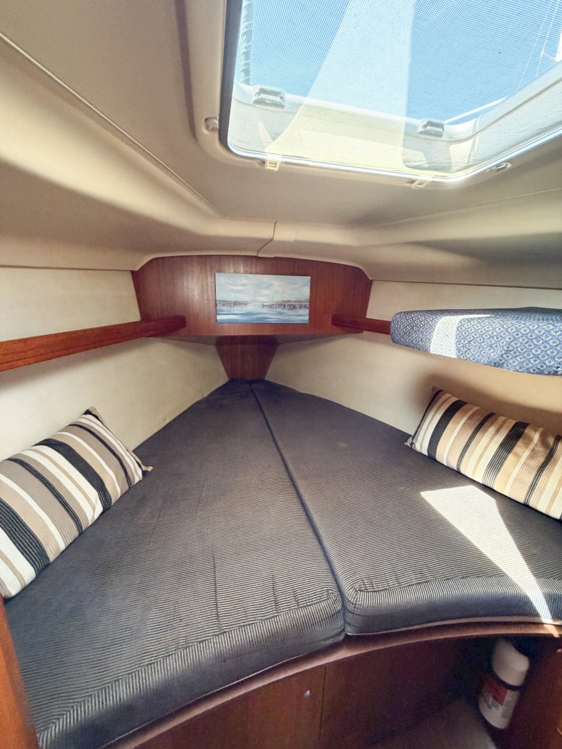 2005 Hunter 36 - Image 65