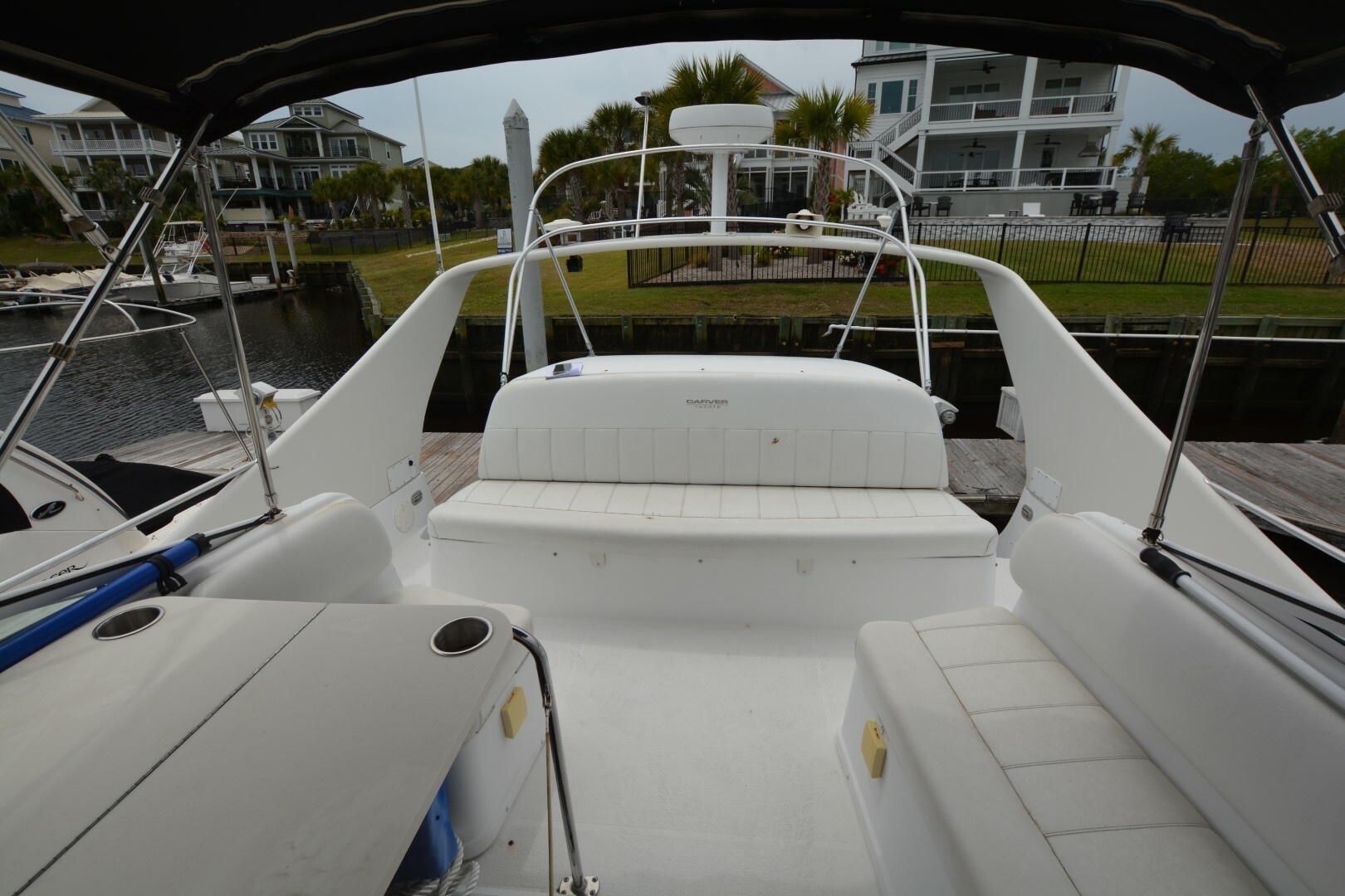 2000 Carver 350 Mariner - Image 9
