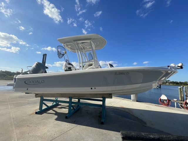 2024 Robalo 226 Cayman