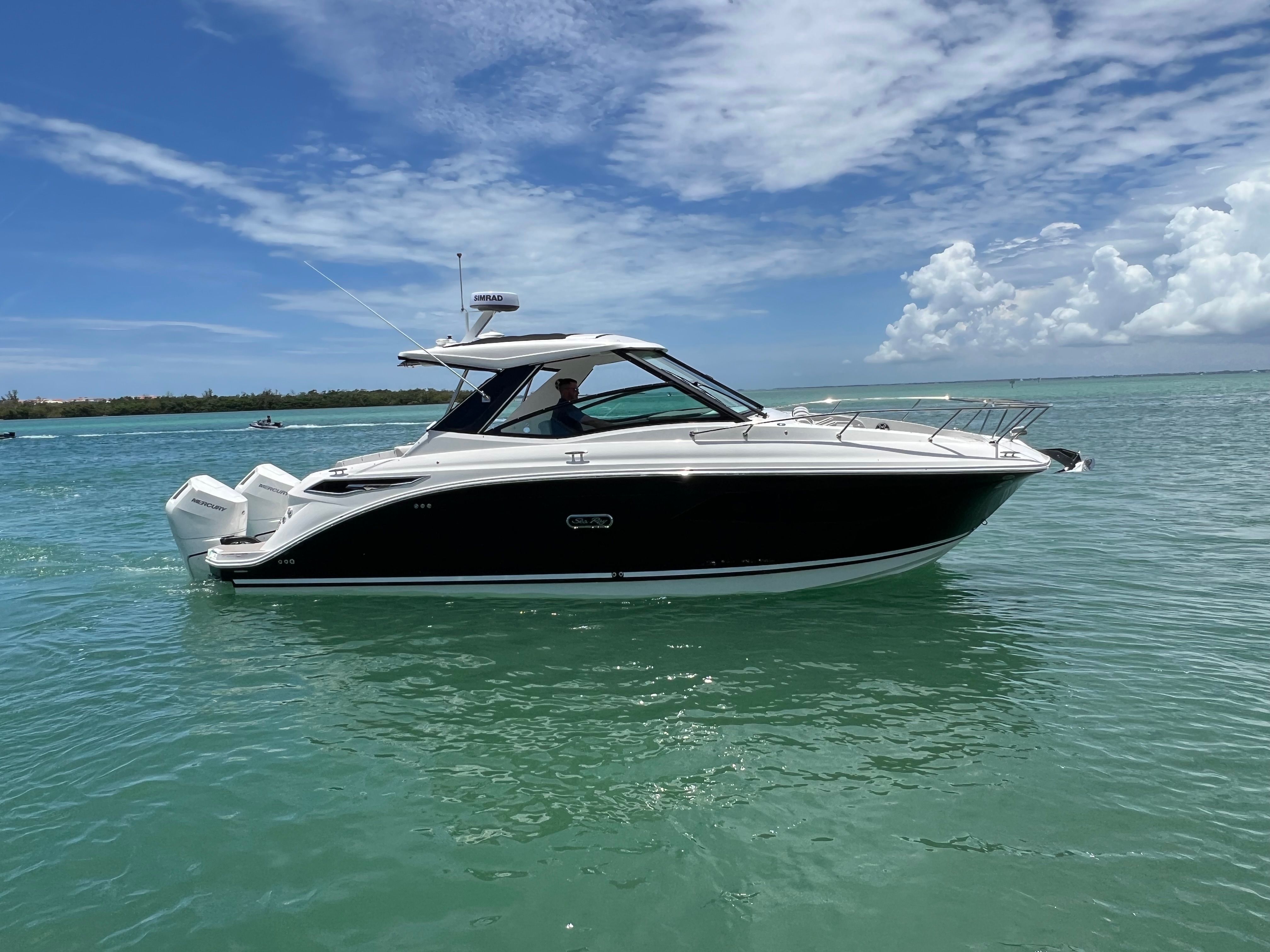 2026 Sea Ray Sundancer 320 Outboard
