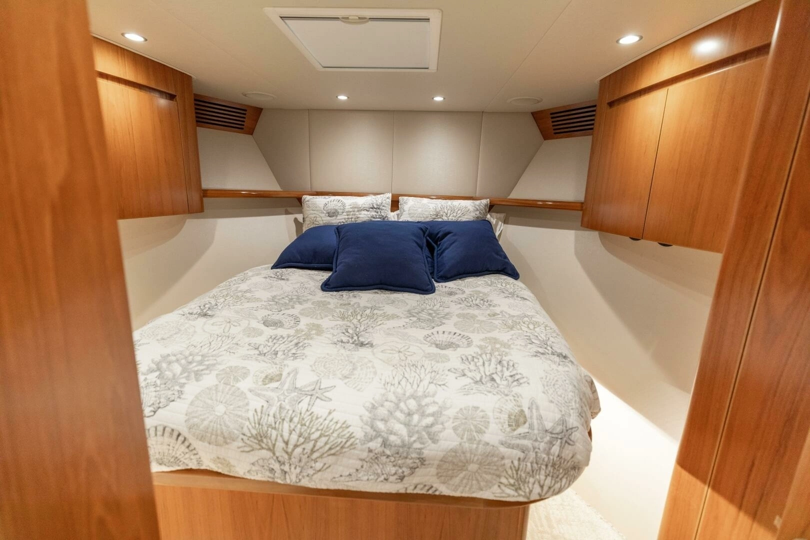 2015 Viking 70 Convertible - Image 19