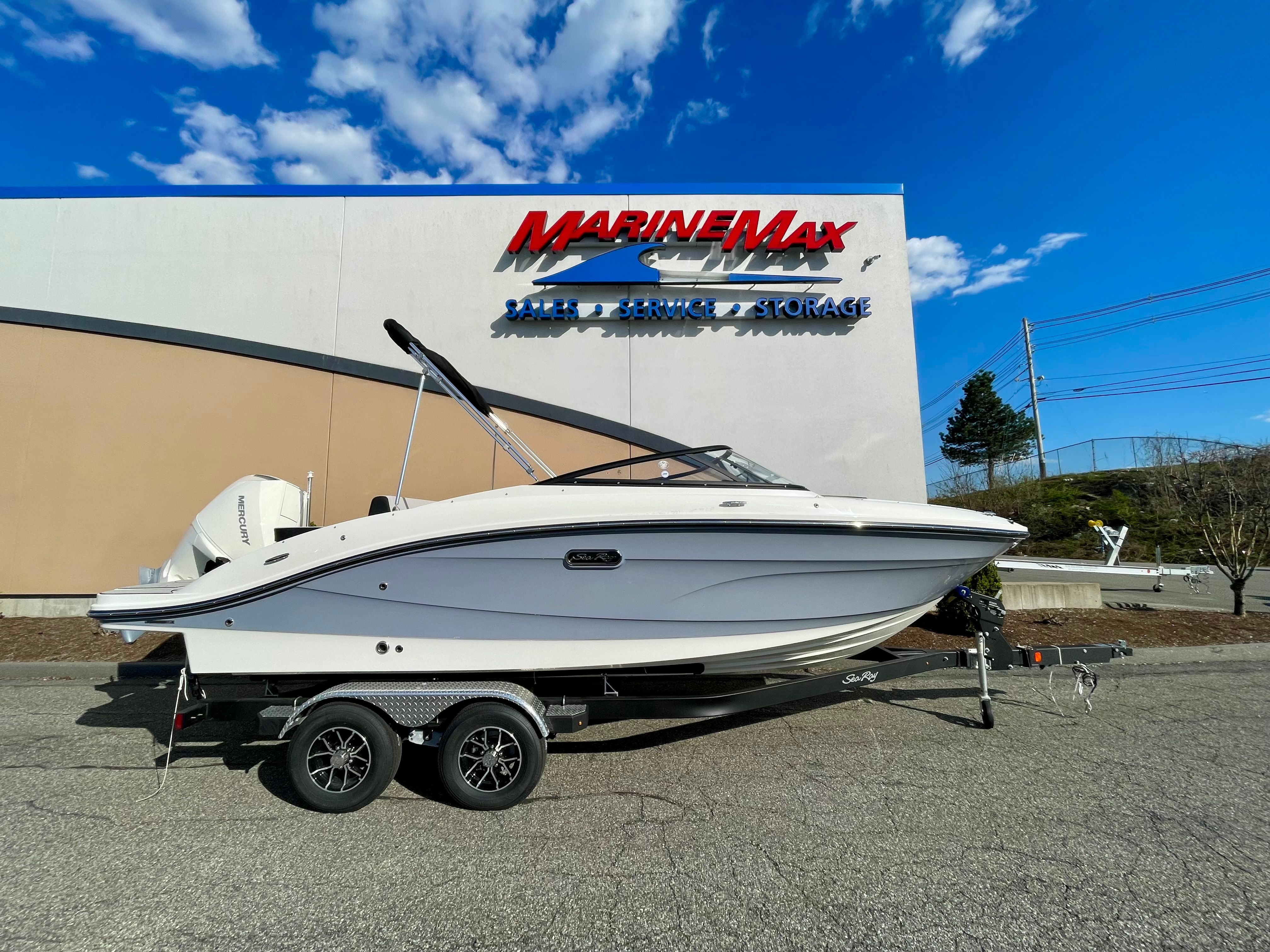 2026 Sea Ray SPX 210 Outboard