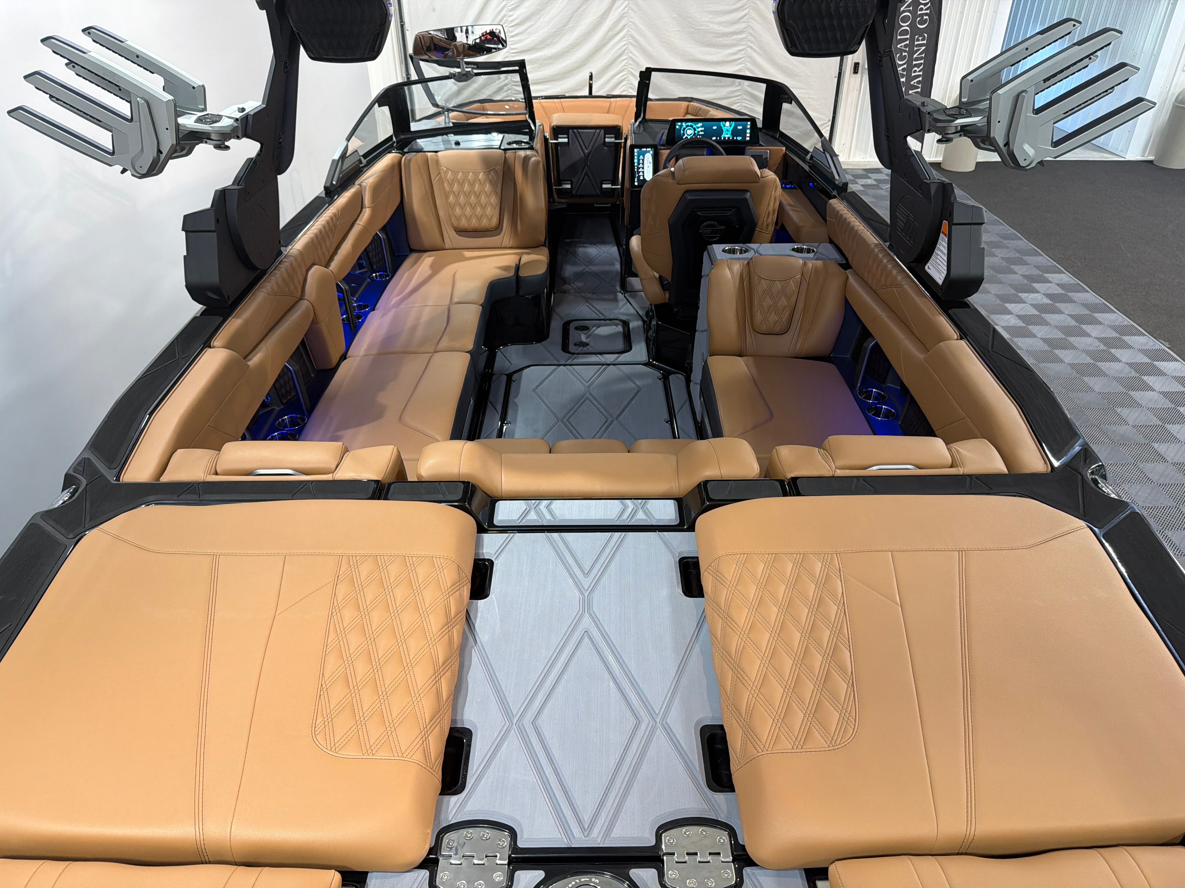 2026 Malibu M242 - 6