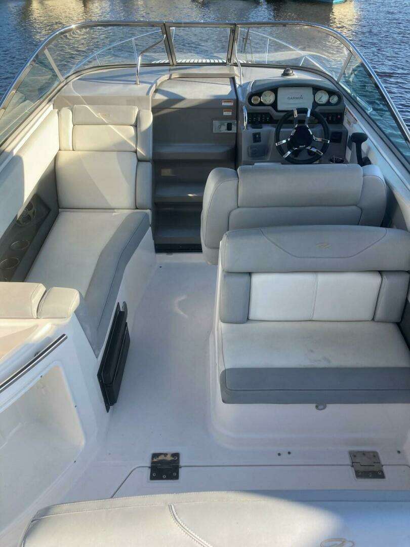 2015 Regal 28 Express - Image 18